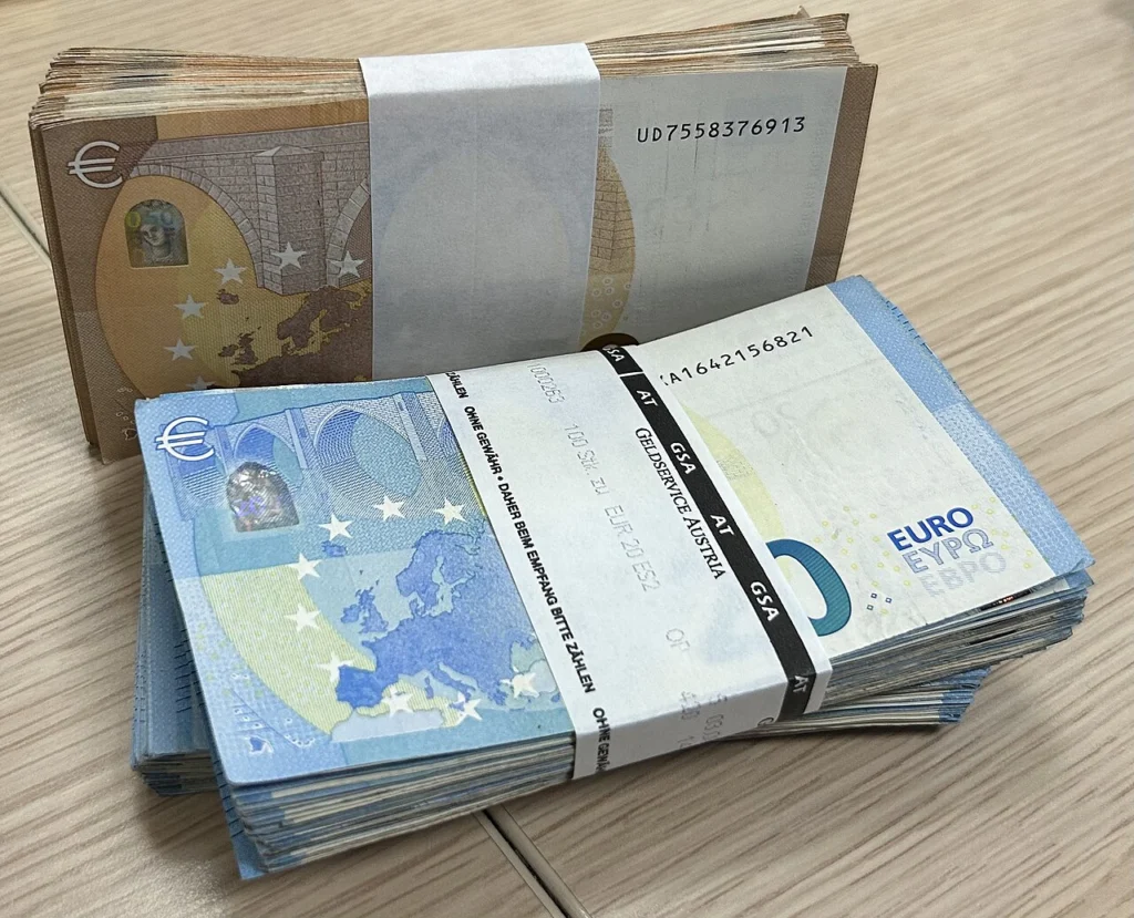 Plik banknotów euro