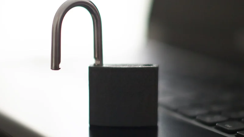 Podstawy cyberbezpieczeństwa dla mikrofirm: zabezpieczenia dostępne od ręki
